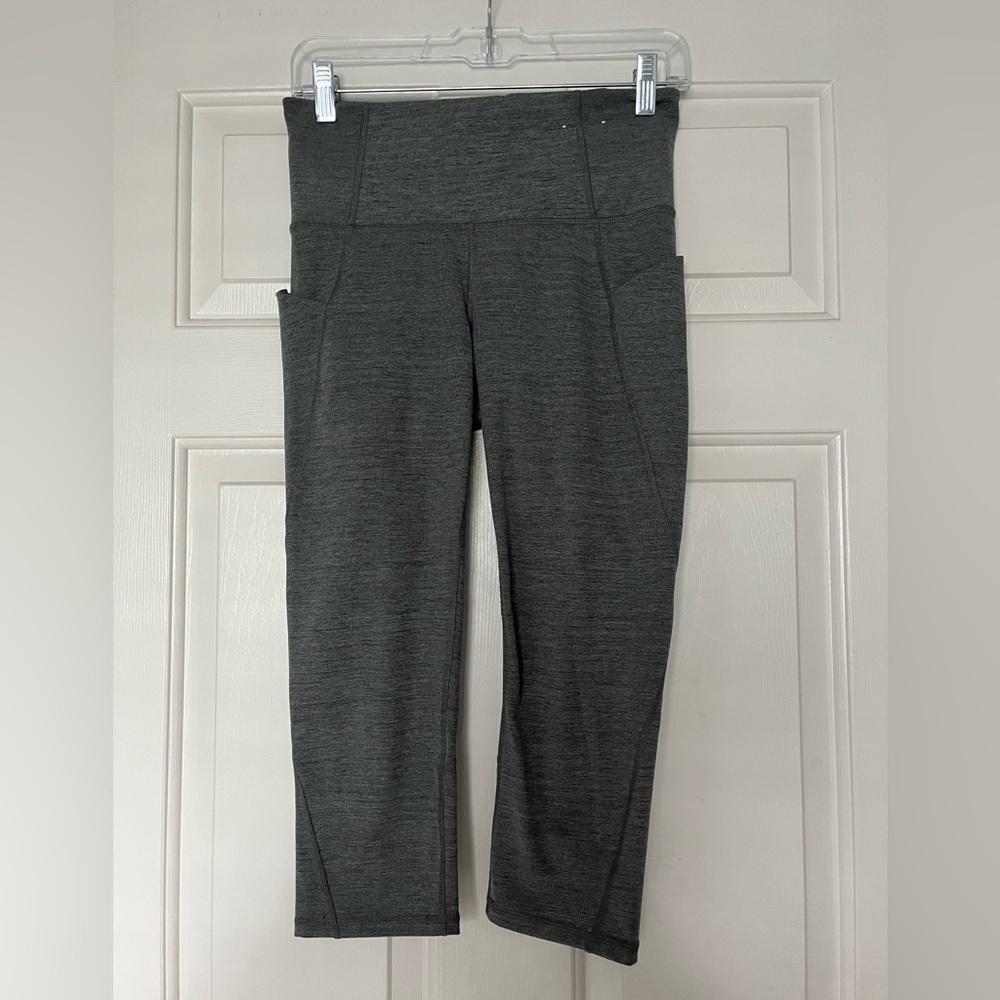 Xersion Heather Gray Active Capri Leggings | Medium